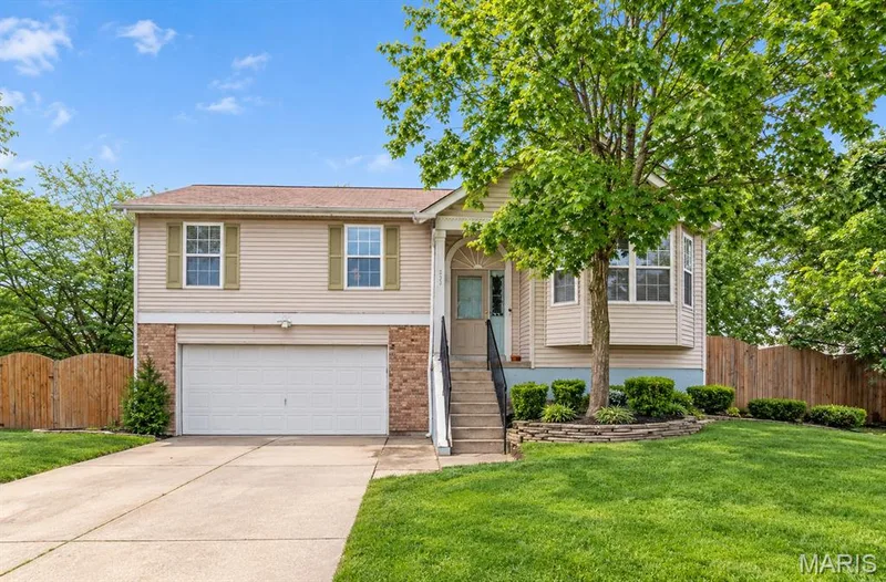 105 Christina Marie Drive, O'Fallon, MO — listing photo 1