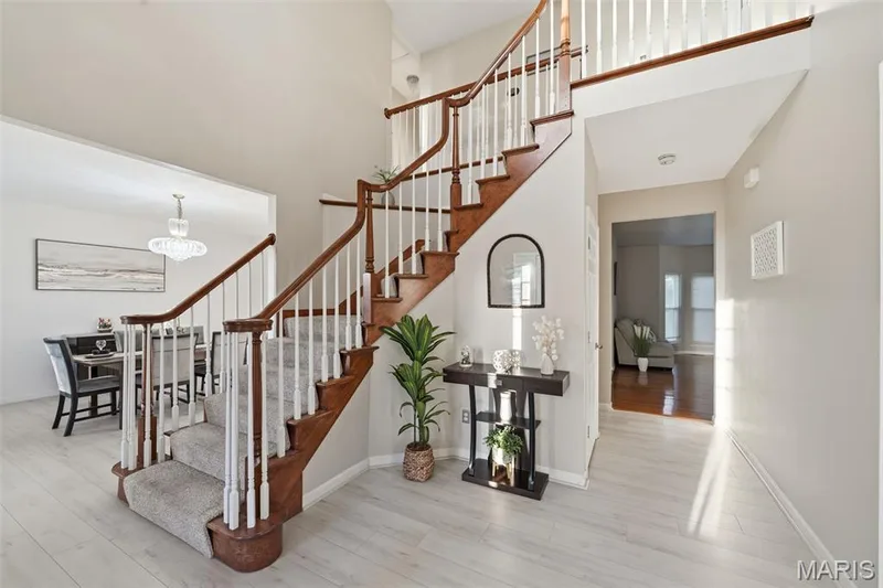 14901 Jockey Club Drive, Chesterfield, MO 63017 — listing photo 4 of 27