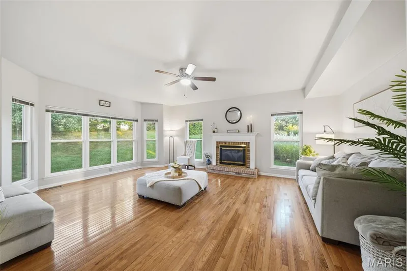 14901 Jockey Club Drive, Chesterfield, MO 63017 — listing photo 6 of 27