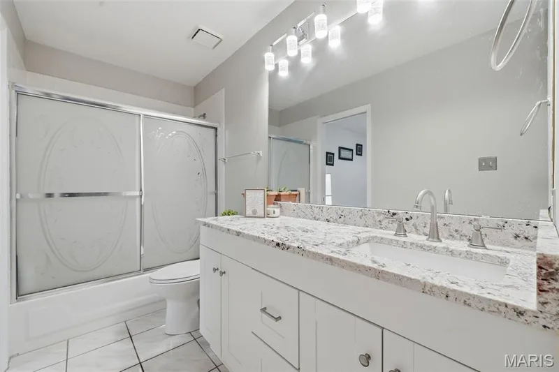 14901 Jockey Club Drive, Chesterfield, MO 63017 — listing photo 17 of 27