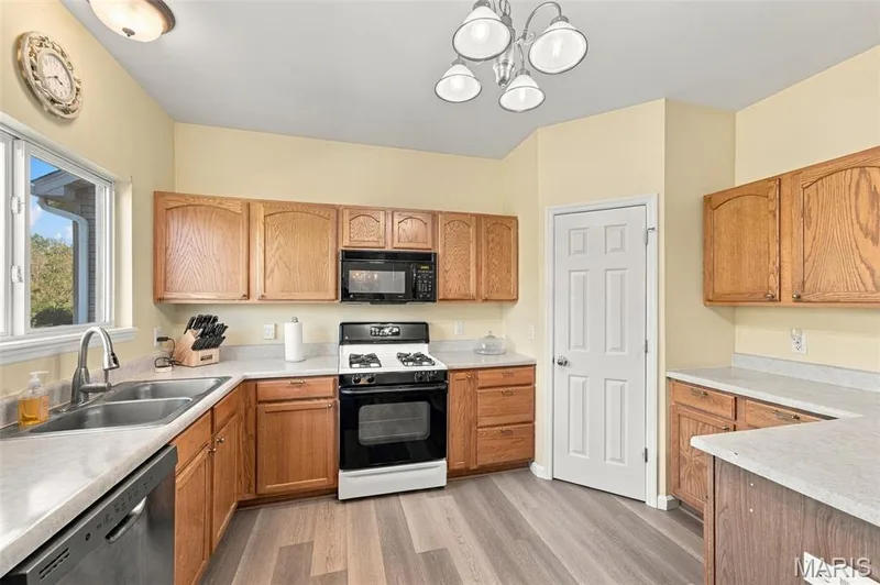 408 Saint Gemma Drive, O'Fallon, MO 63366 — listing photo 8 of 50
