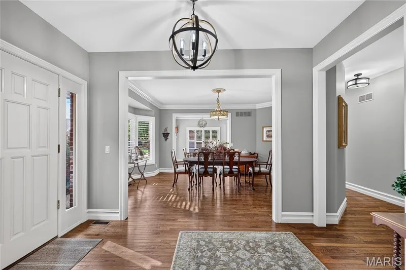 1627 Timberlake Manor Parkway, Chesterfield, MO 63017 — listing photo 3 of 48