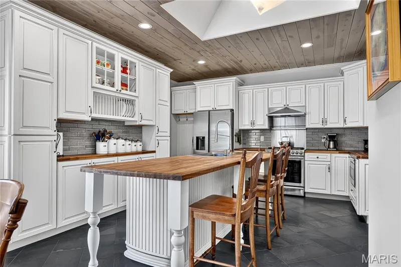 1627 Timberlake Manor Parkway, Chesterfield, MO 63017 — listing photo 7 of 48