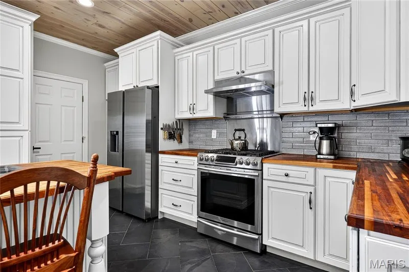 1627 Timberlake Manor Parkway, Chesterfield, MO 63017 — listing photo 8 of 48