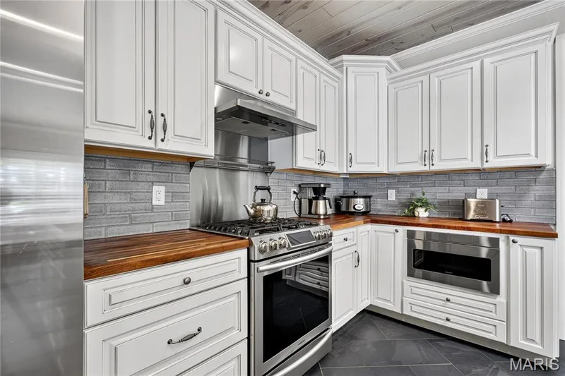 1627 Timberlake Manor Parkway, Chesterfield, MO 63017 — listing photo 10 of 48