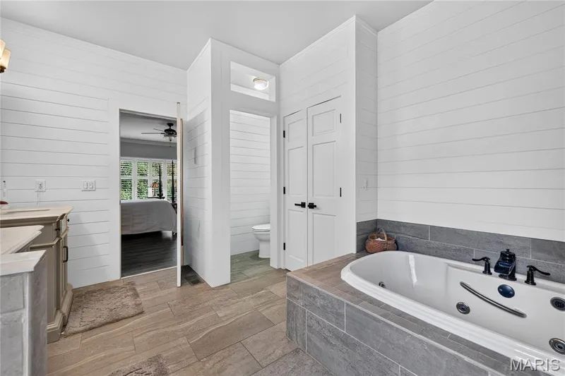 1627 Timberlake Manor Parkway, Chesterfield, MO 63017 — listing photo 22 of 48