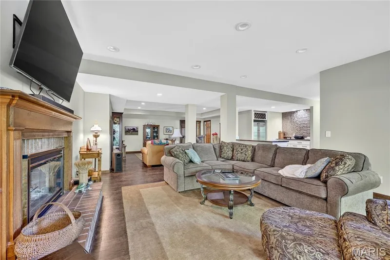 1627 Timberlake Manor Parkway, Chesterfield, MO 63017 — listing photo 36 of 48