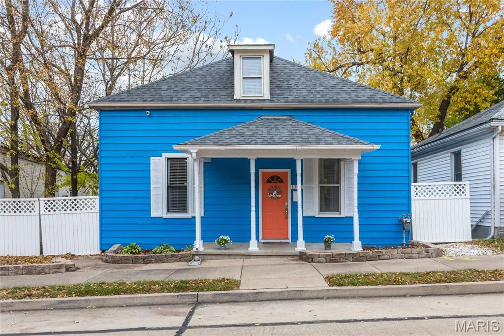 1506 N 5th Street, St Charles, MO 63301 — listing photo 1 of 27