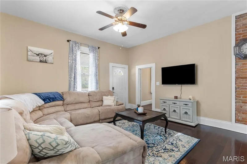 1506 N 5th Street, St Charles, MO 63301 — listing photo 3 of 27