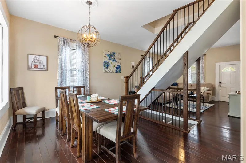 1506 N 5th Street, St Charles, MO 63301 — listing photo 5 of 27