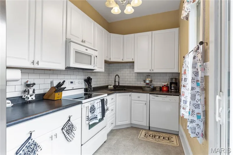 1506 N 5th Street, St Charles, MO 63301 — listing photo 8 of 27