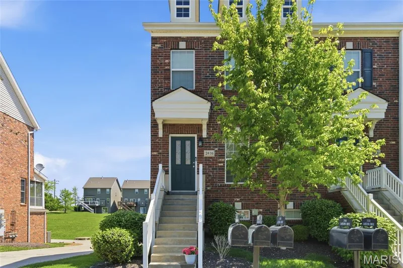 2416 N Larksong Drive, Wildwood, MO β listing photo 1