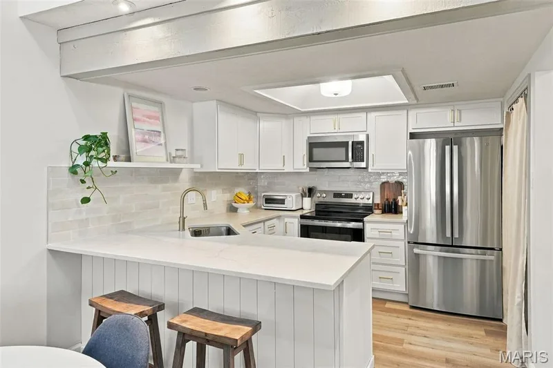 Brand new kitchen. Quartz countertops, shaker cabinets, stainless appliances. — 103 Hemingway Lane #B, Weldon Spring, MO 63304
