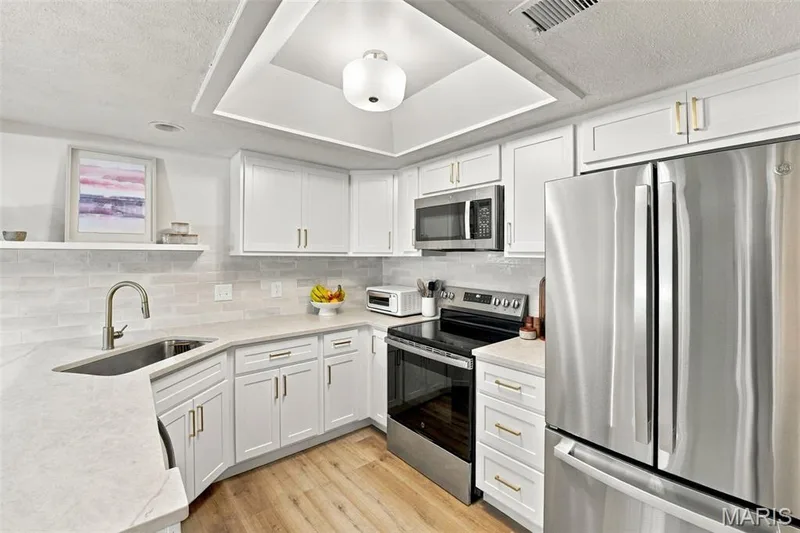 Brand new kitchen. Quartz countertops, shaker cabinets, stainless appliances. — 103 Hemingway Lane #B, Weldon Spring, MO 63304