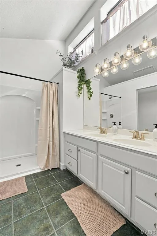 Upstairs bathroom — 103 Hemingway Lane #B, Weldon Spring, MO 63304
