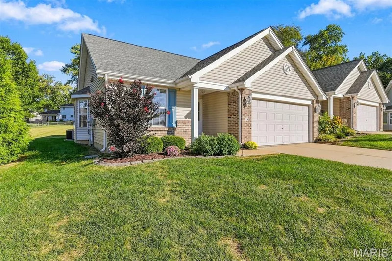 This Villa is sitting at the end of the Cul-de-Sac for a low traffic setting! — 14 Quiet Meadow Court, St Peters, MO 63376