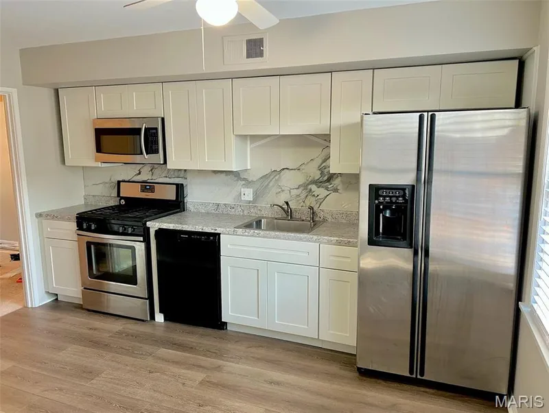 612 Thunderbird Court, Chesterfield, MO 63017 — listing photo 3 of 22