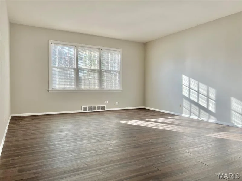 612 Thunderbird Court, Chesterfield, MO 63017 — listing photo 6 of 22