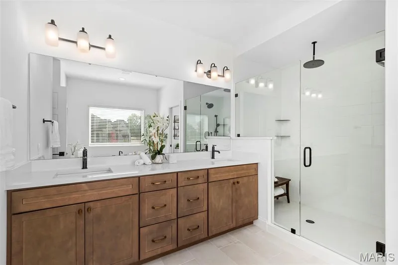 2 Pin Oak II at Post Farms Enclave, O'Fallon, MO 63385 — listing photo 16 of 35