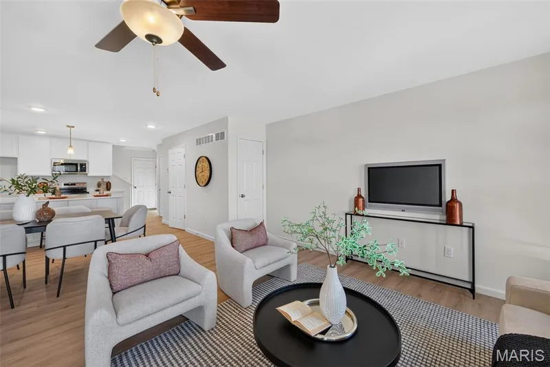 1760 Dyess Street, St Charles, MO 63301 — listing photo 5 of 41