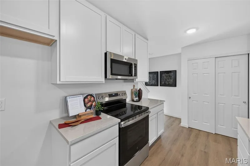SS appliances! — 1760 Dyess Street, St Charles, MO 63301