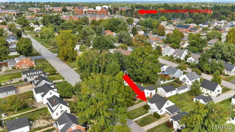 1022 Pike Street, St Charles, MO 63301 — listing photo 4 of 33