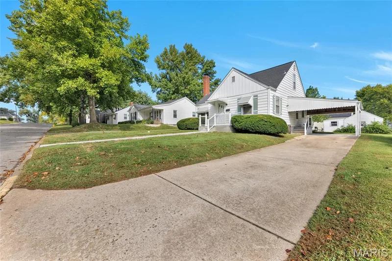 1022 Pike Street, St Charles, MO 63301 — listing photo 5 of 33