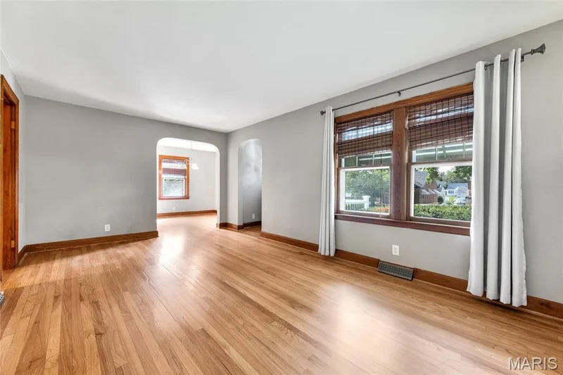 1022 Pike Street, St Charles, MO 63301 — listing photo 9 of 33