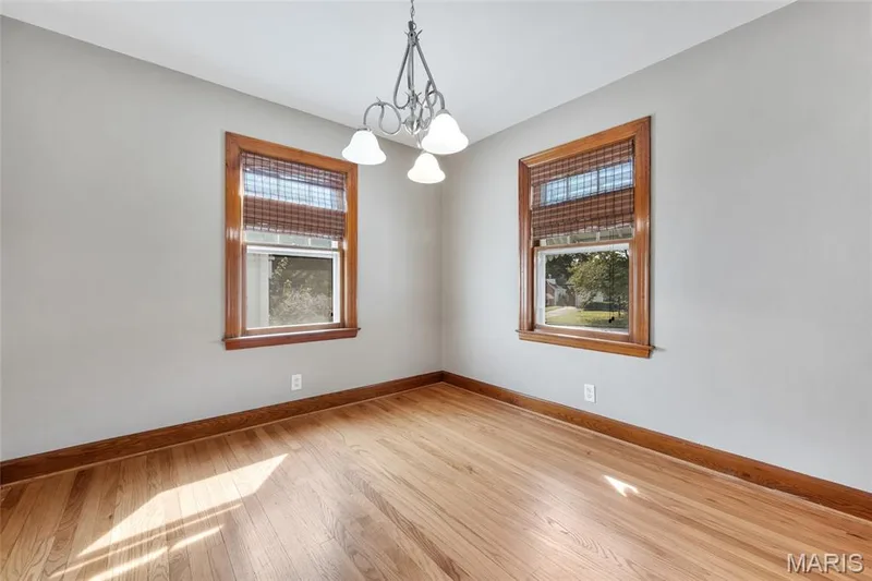 1022 Pike Street, St Charles, MO 63301 — listing photo 10 of 33