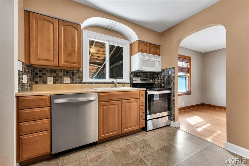 1022 Pike Street, St Charles, MO 63301 — listing photo 12 of 33