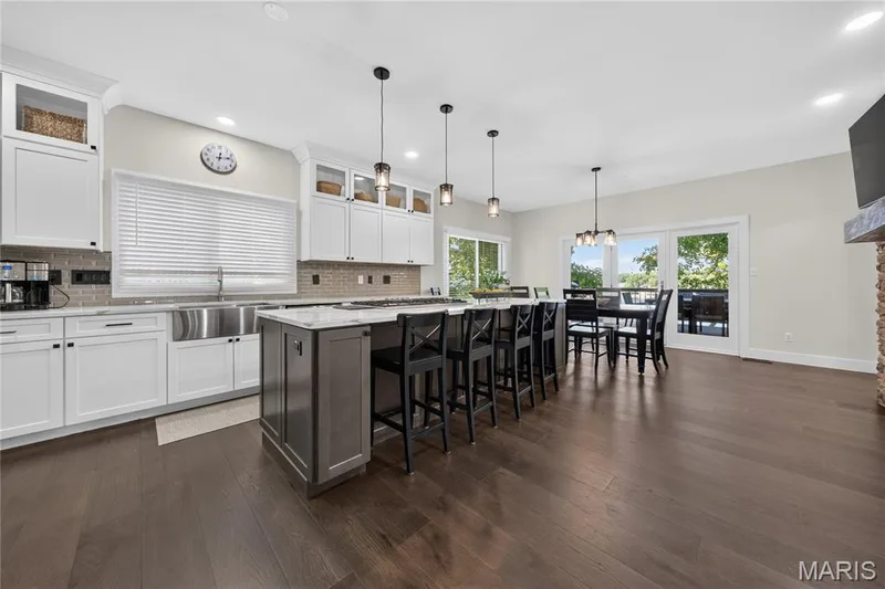 Beautifully updated kitchen — 713 High Point Drive, Lake St. Louis, MO 63367