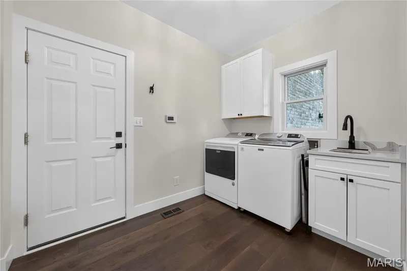 MFL with sink and drop zone — 713 High Point Drive, Lake St. Louis, MO 63367