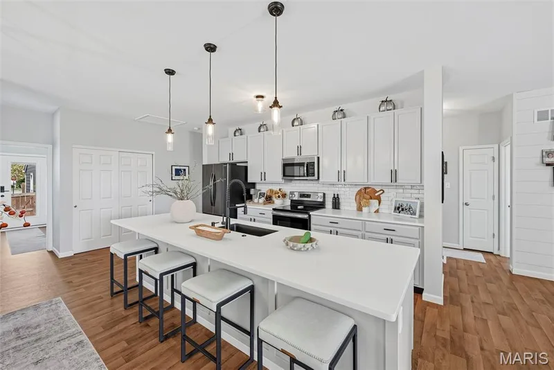 Plenty of beautiful 42" cabinetry! — 101 Starry Night Way, St Charles, MO 63301