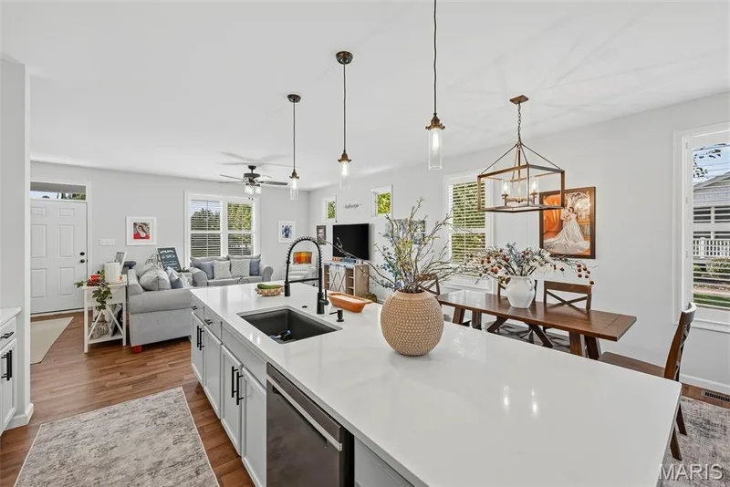 GORGEOUS QUARTZ COUNTERTOPS! — 101 Starry Night Way, St Charles, MO 63301