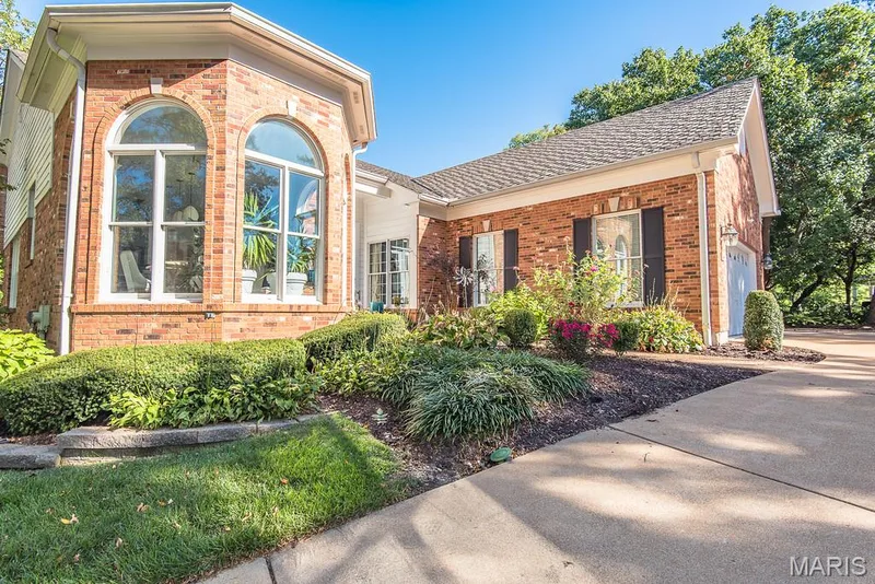 604 Spyglass Summit Drive, Chesterfield, MO 63017 — listing photo 2 of 91
