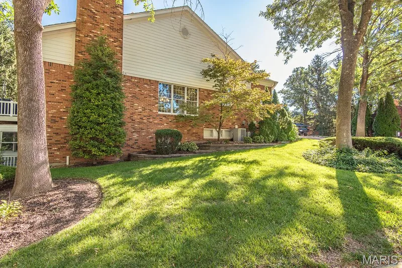 604 Spyglass Summit Drive, Chesterfield, MO 63017 — listing photo 5 of 91