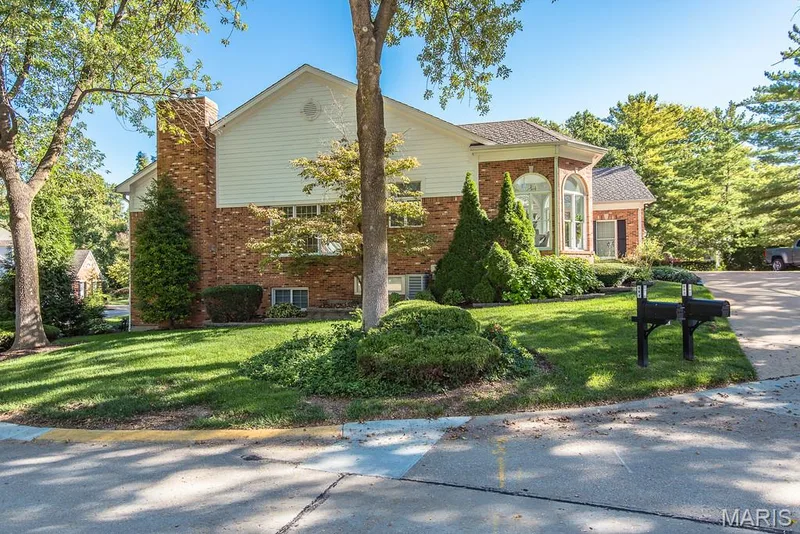 604 Spyglass Summit Drive, Chesterfield, MO 63017 — listing photo 7 of 91