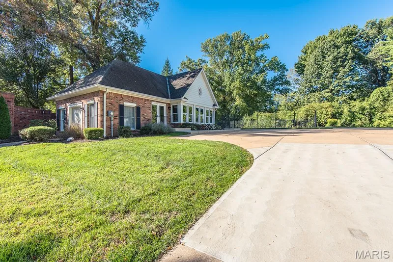 604 Spyglass Summit Drive, Chesterfield, MO 63017 — listing photo 9 of 91