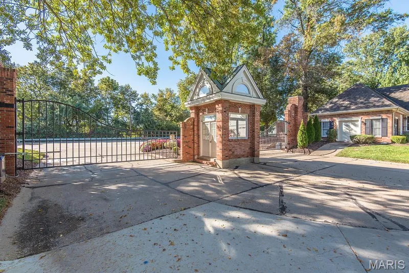 604 Spyglass Summit Drive, Chesterfield, MO 63017 — listing photo 10 of 91