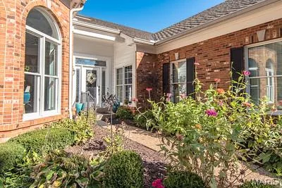 604 Spyglass Summit Drive, Chesterfield, MO 63017 — listing photo 3 of 91