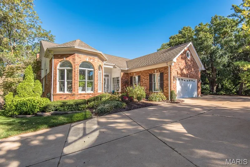 604 Spyglass Summit Drive, Chesterfield, MO 63017 — listing photo 4 of 91