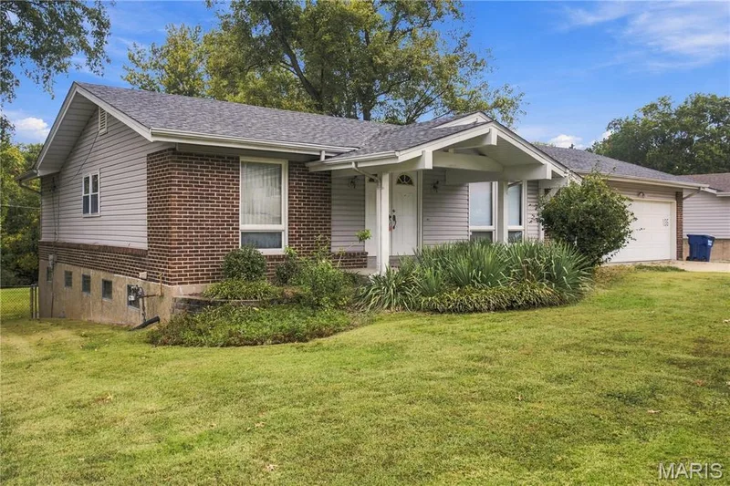 1135 Grand Prix Drive, St Charles, MO 63303 — listing photo 2 of 38