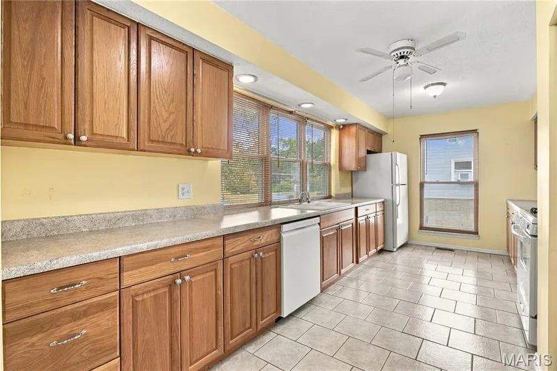 1135 Grand Prix Drive, St Charles, MO 63303 — listing photo 12 of 38