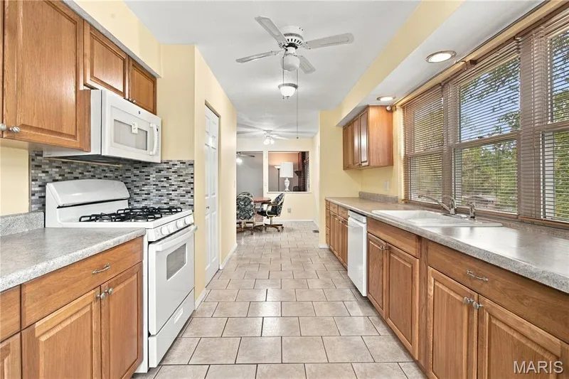 1135 Grand Prix Drive, St Charles, MO 63303 — listing photo 14 of 38