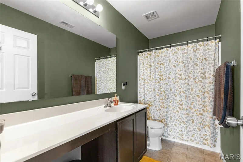 Full Bathroom in upper level! — 2542 Amber Willow Court, Lake St. Louis, MO 63367