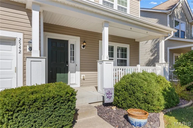 Imagine decorating this adorable porch just in time for Halloween & trick or treaters! — 2542 Amber Willow Court, Lake St. Louis, MO 63367