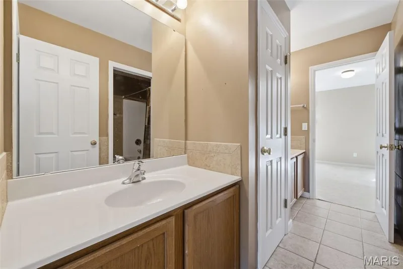 Jack and Jill bath showing both vanities and linen closet. — 1615 Wainscott Court, O'Fallon, MO 63366