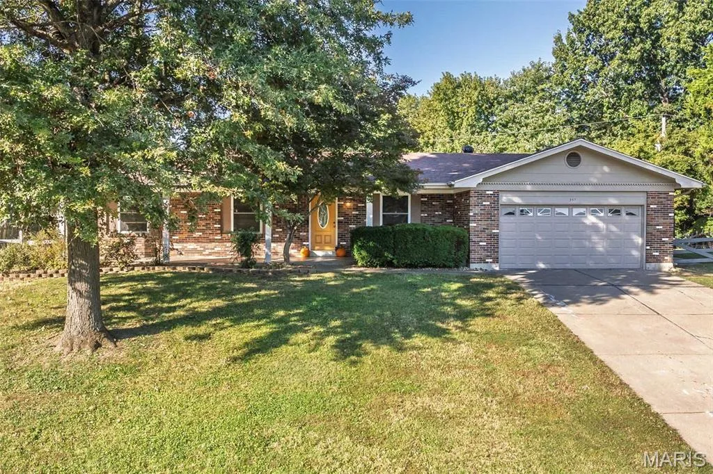 Welcome home to 357 Beaver Lake Dr. — 357 Beaver Lake Drive, St Charles, MO 63303