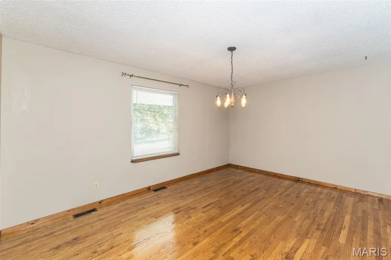 Front living room — 357 Beaver Lake Drive, St Charles, MO 63303