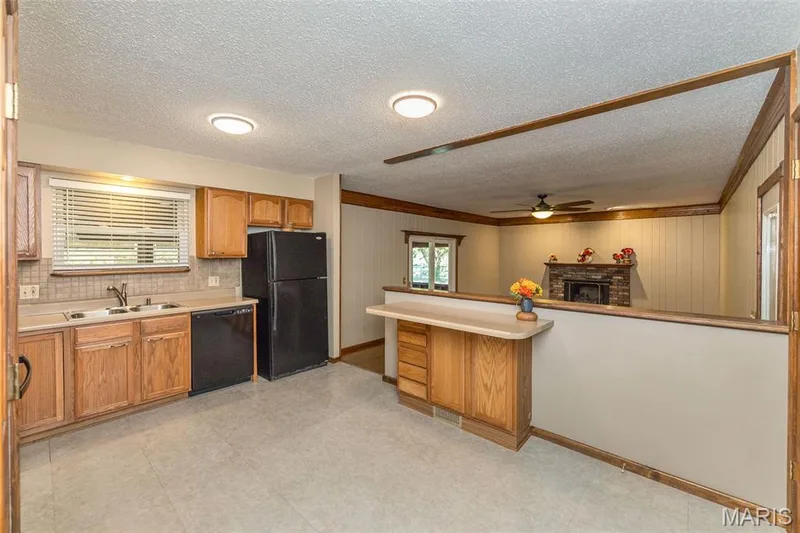 357 Beaver Lake Drive, St Charles, MO 63303 — listing photo 12 of 57
